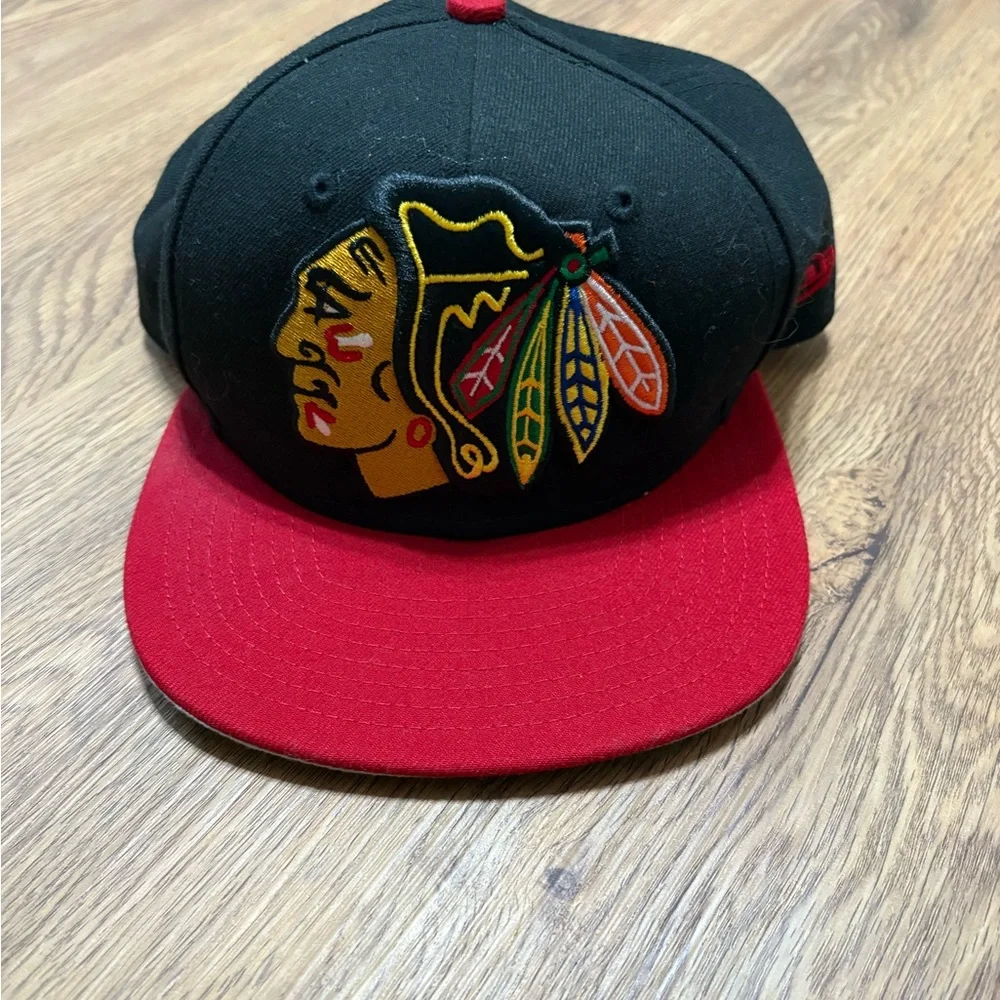 Chicago Blackhawks NHL SnapBack - Picture 2 of 3